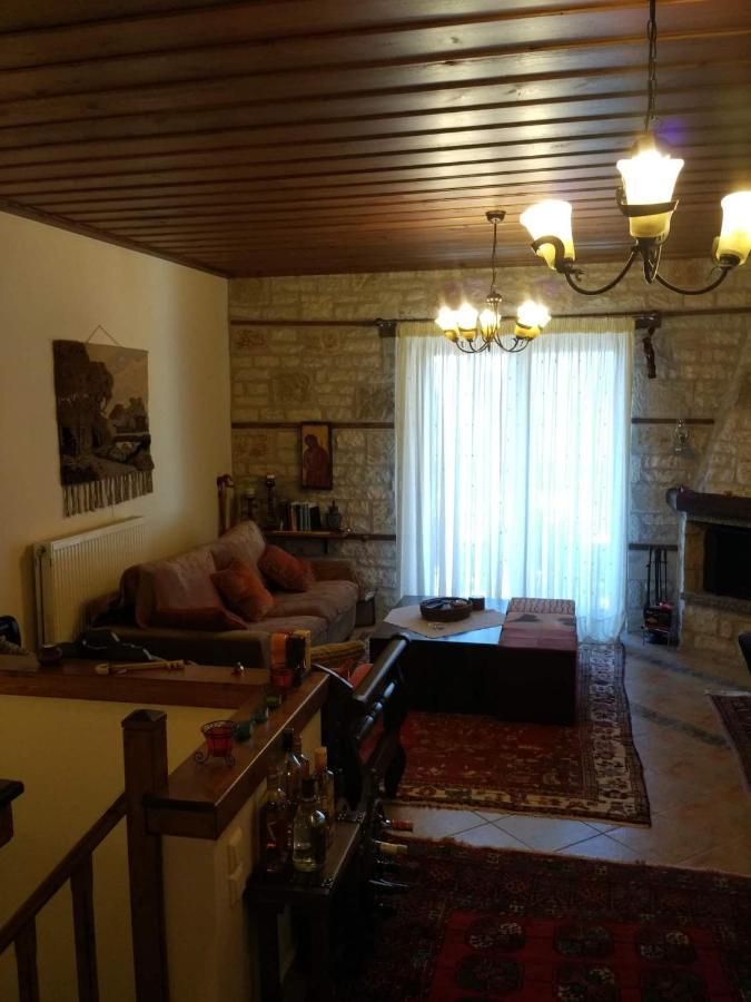 La Casa Di Pietra Villa Karpenísion Eksteriør bilde